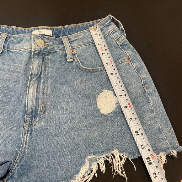 ~ Forever 21 sz 29 Jean Shorts Frayed Raw Hem Ripped Cut Offs Medium Blue Denim - Picture 6 of 15